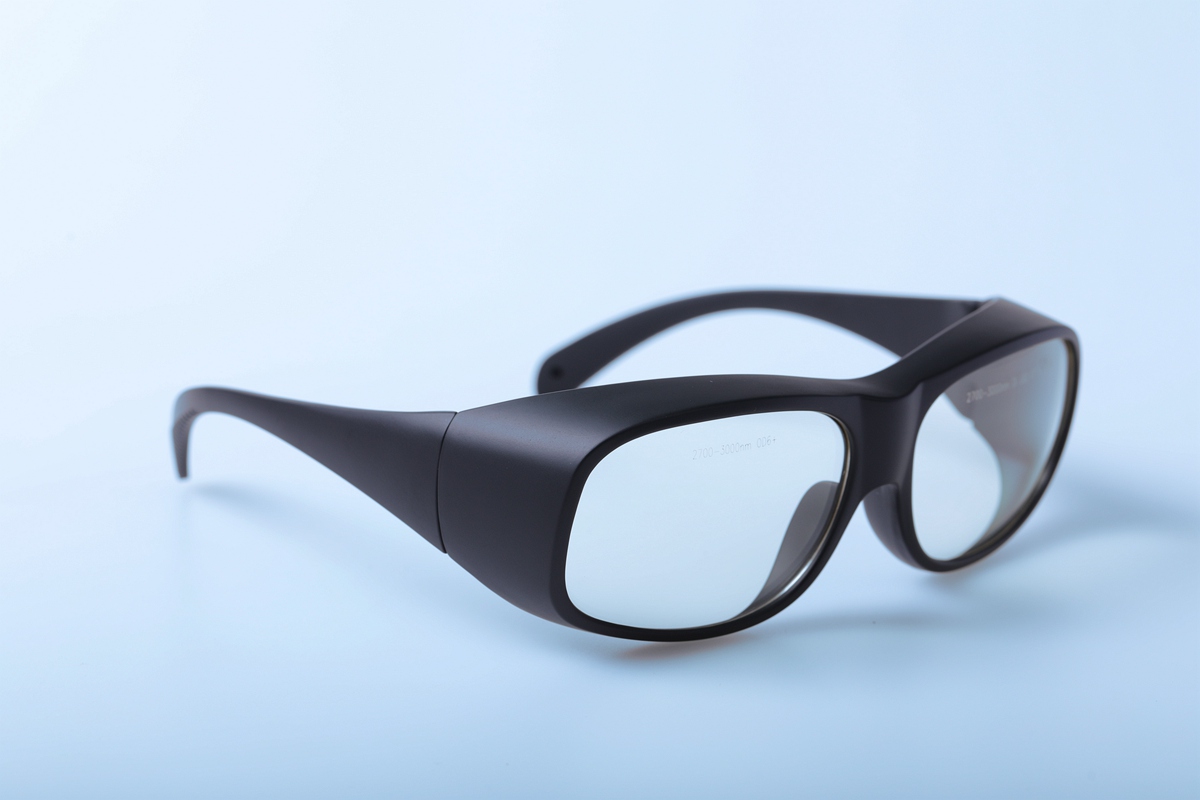 Como os óculos de segurança a laser protegem seus olhos durante o uso?