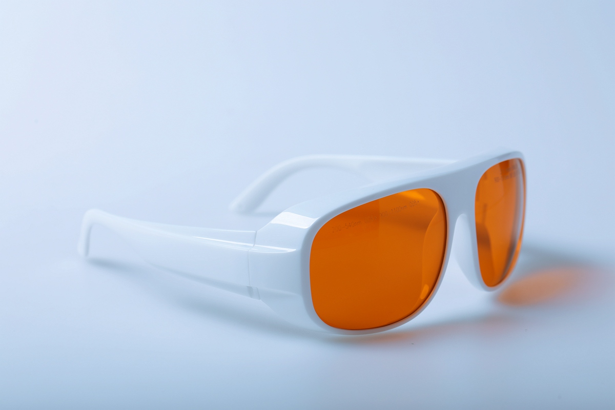 O que significa a classificação LB nos óculos de segurança a laser?