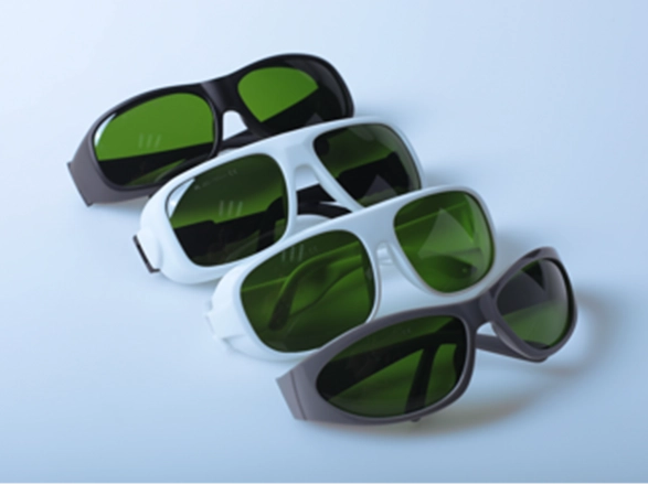 Você precisa usar óculos de segurança ao usar equipamento a laser?