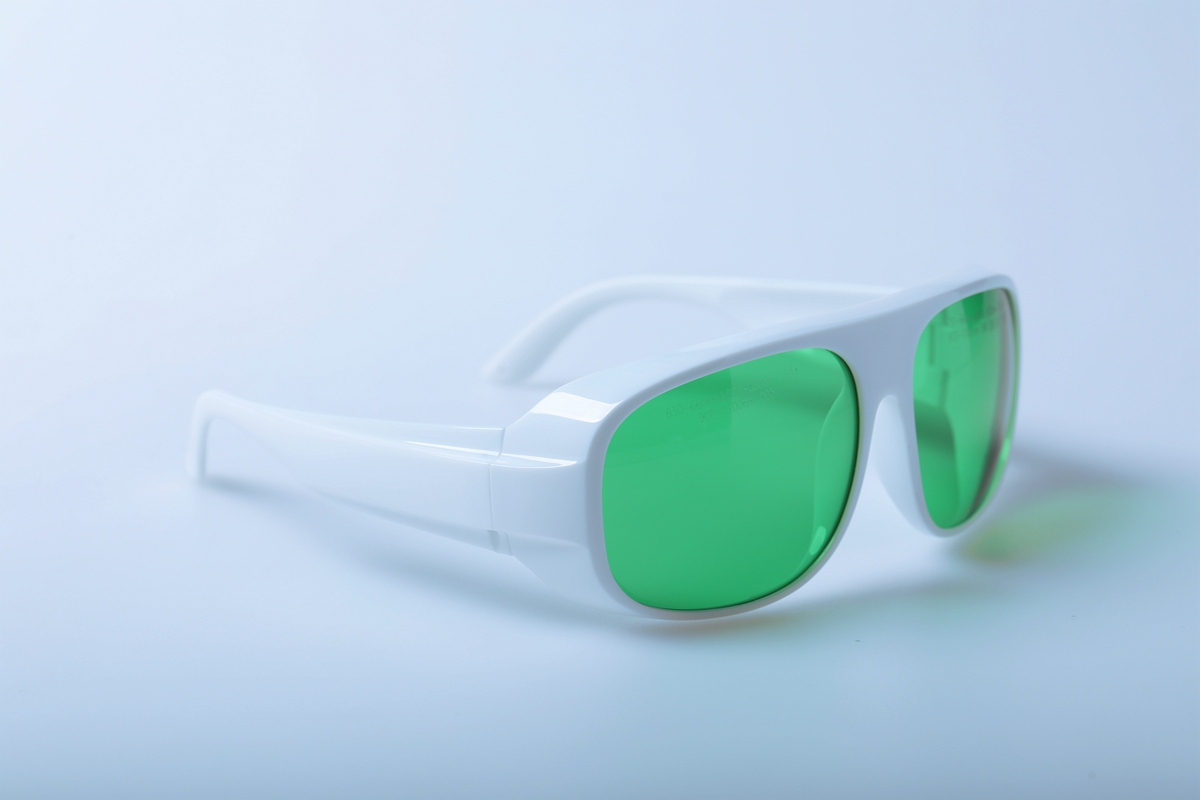 O que 'nm ' significa nos óculos de segurança a laser?