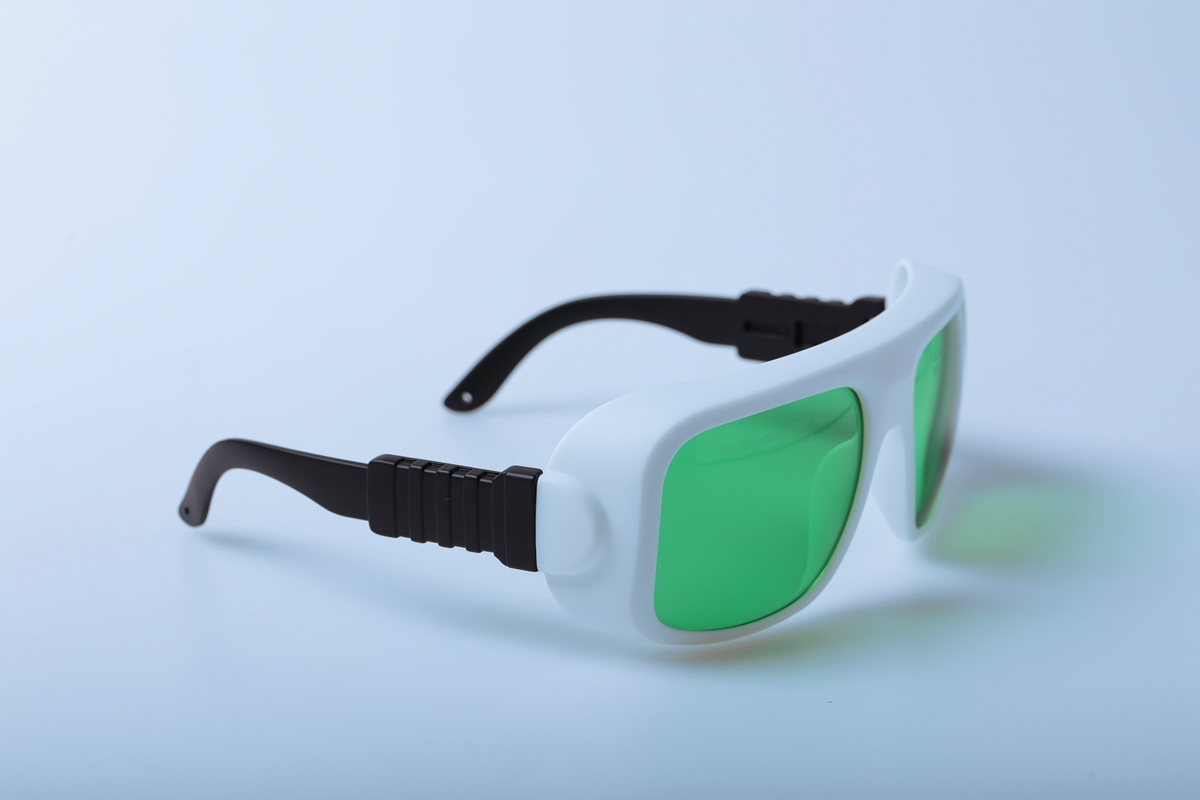 É seguro usar óculos a laser na vida cotidiana?