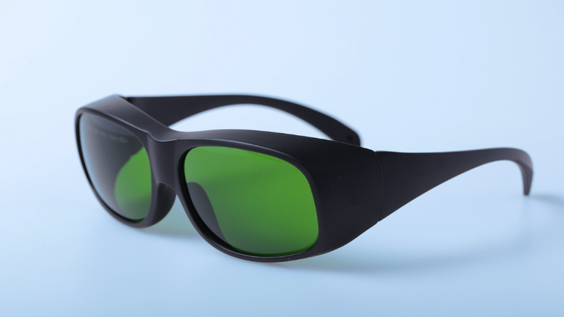 Você precisa de óculos de laser ao operar um laser de fibra?